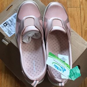 NWT Lands’ End rose gold slip-on skimmer water shoes 7.5